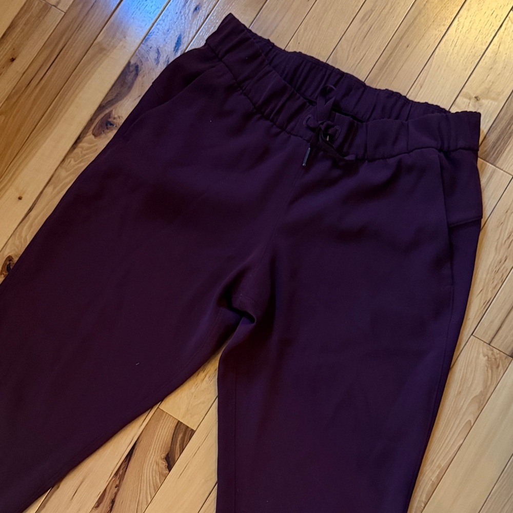 Lulu Lemon Burgundy Jogger Pants | size 6